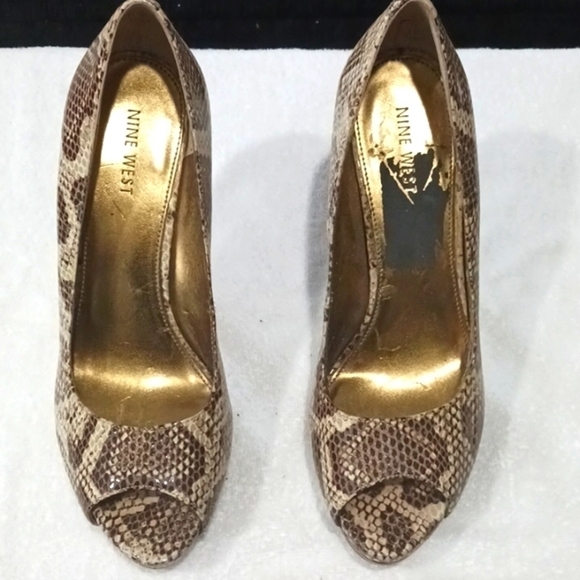 NINE WEST, SNAKE SKIN, PLATFORM, PEEP TOE Size 7 1/2. - Picture 5 of 12